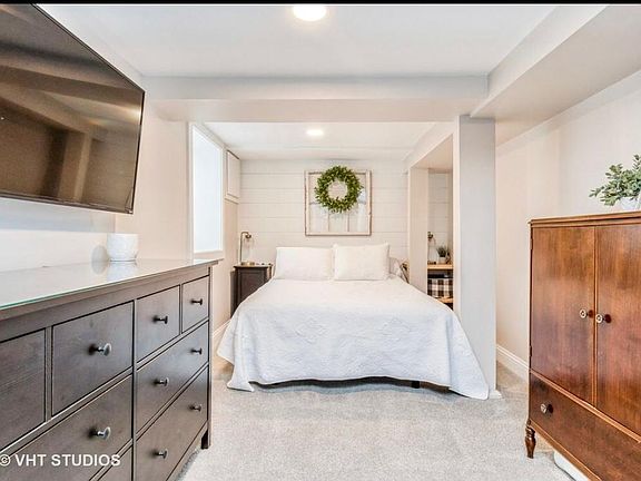 3rd image of 21 W Franklin Ave #1