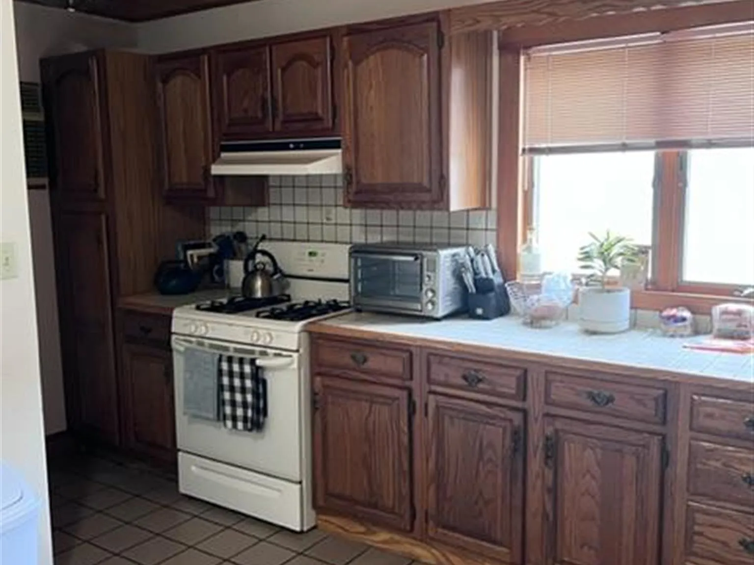 2 bed, 1000 sqft, $3,400 — Photo 3