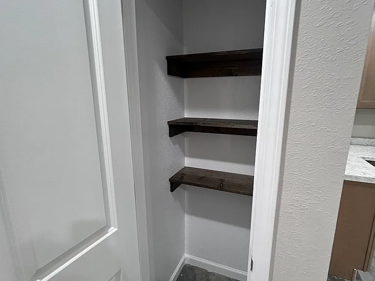 305 Dallas Ave — Photo 3
