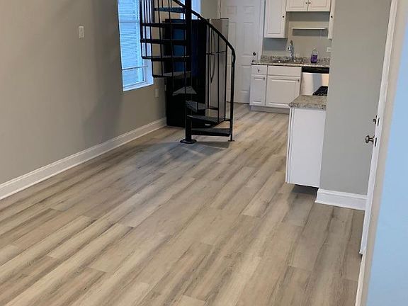 2nd image of 1242 N Greenview Ave #3FG