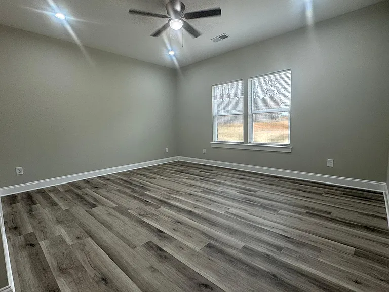 Master Bedroom (Downstairs)