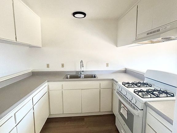 3rd image of 736 N F St APT 6