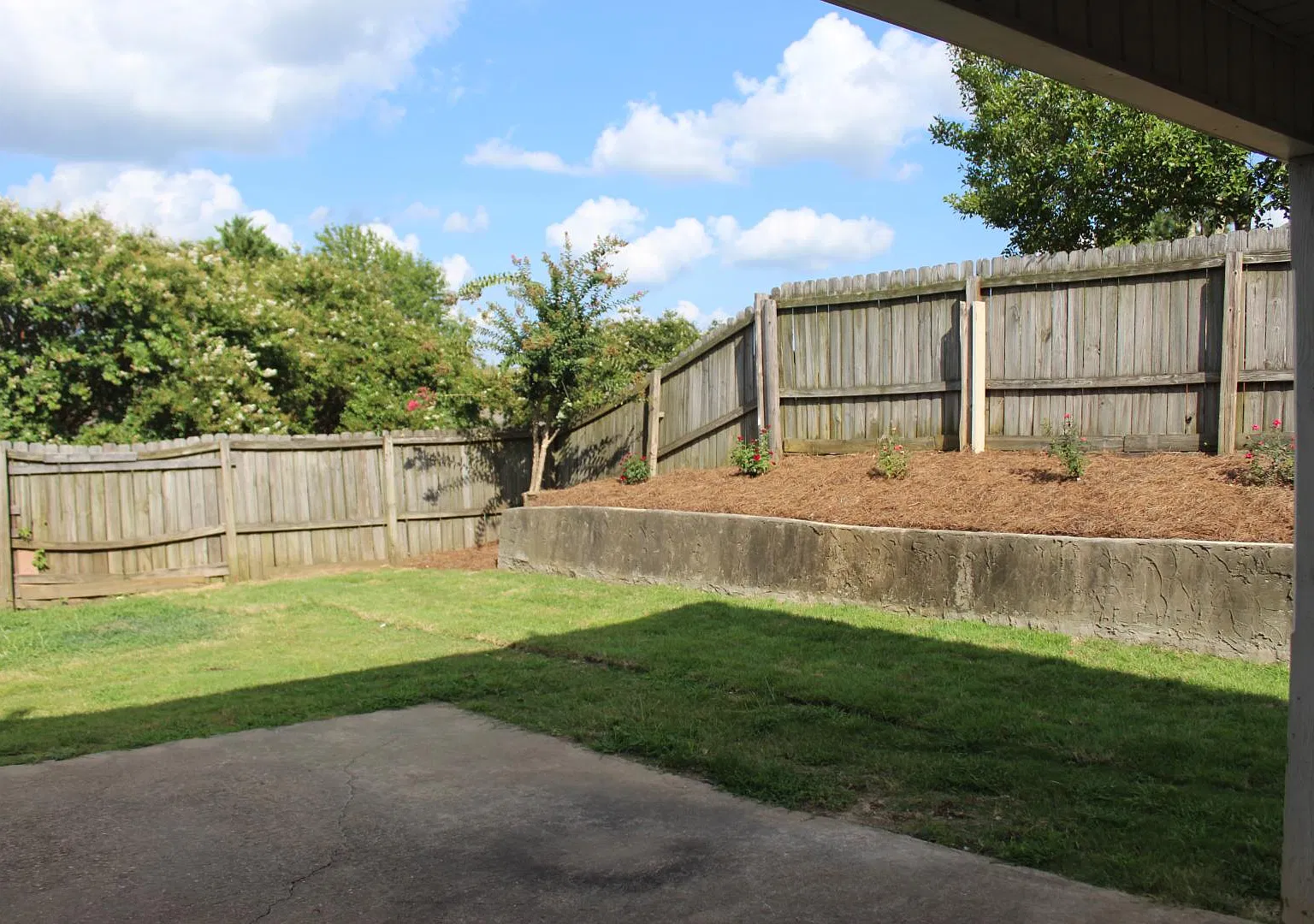 203 Karen Dr — Photo 2