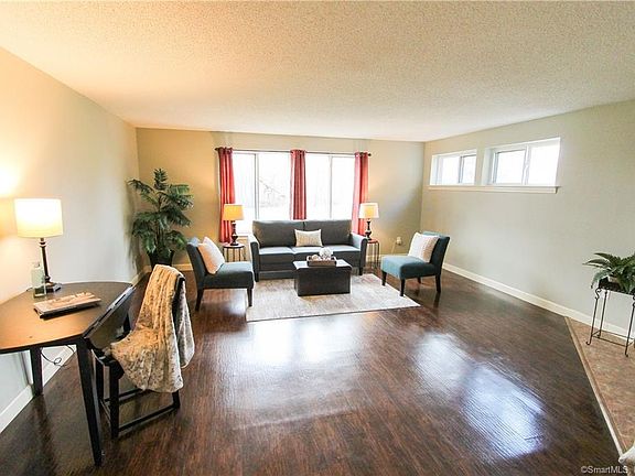 2nd image of 107 Greenwoods Ln #107