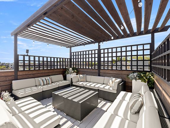 4th image of 1082 N Hermitage Ave #3