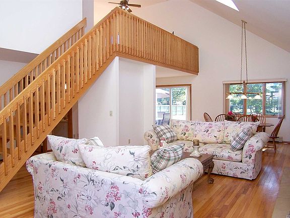 4th image of 176 Academy St