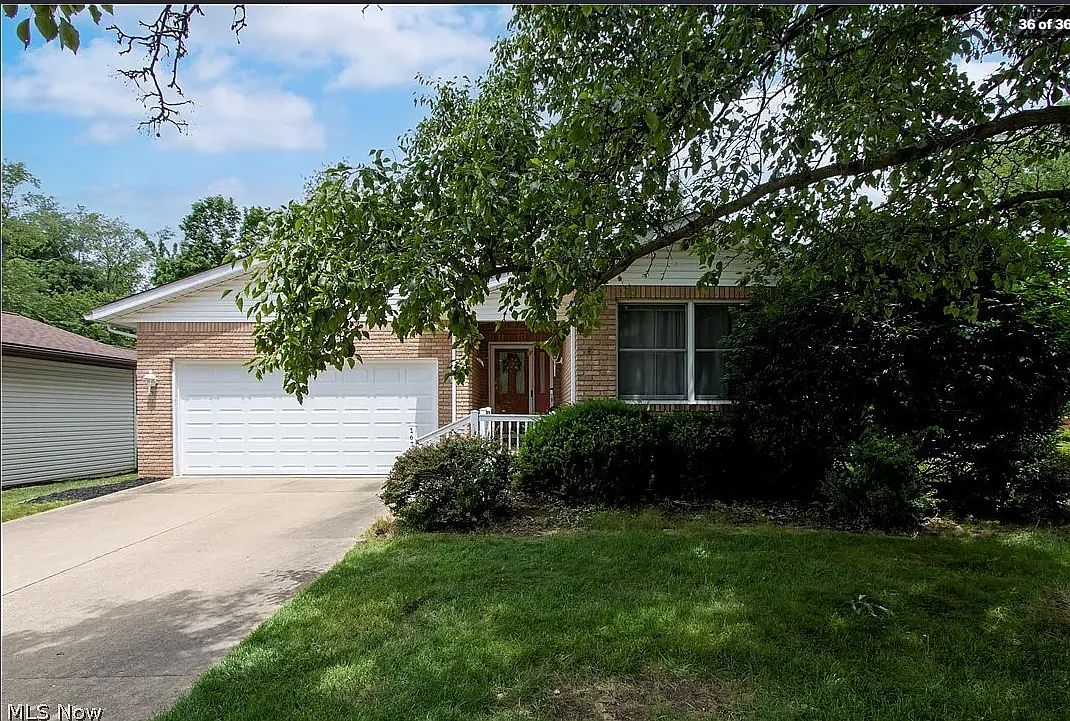 2676 Eastwood Dr — Photo 2