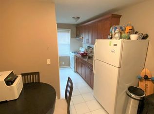 2338 38th St APT 2R, Astoria, NY 11105
