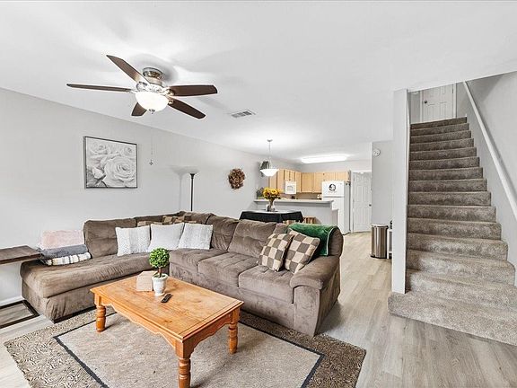 5th image of 2224 Timberwood Cir S