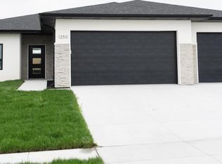 840 Middleton Ave, Lincoln, NE 68521