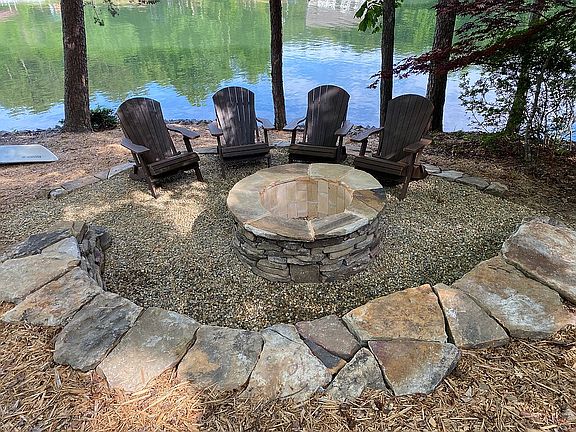 5th image of 176 Seekirk Dr