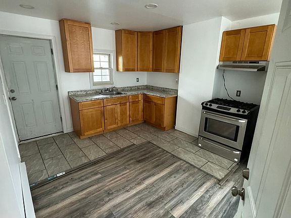 4th image of 169 Temple St #2R