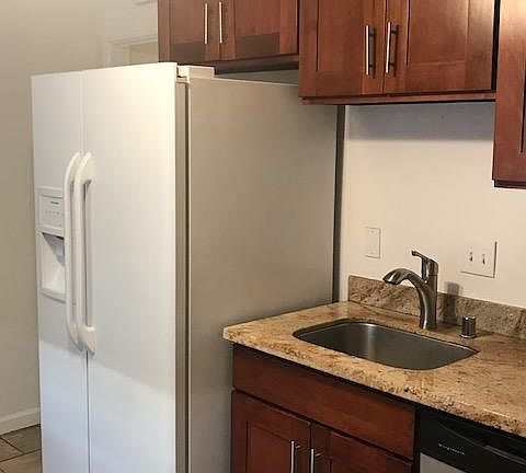 3rd image of 3001 Elizabeth Ln