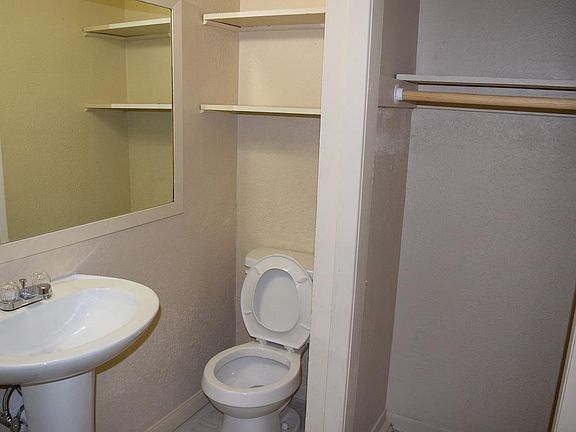 Bath w/closet