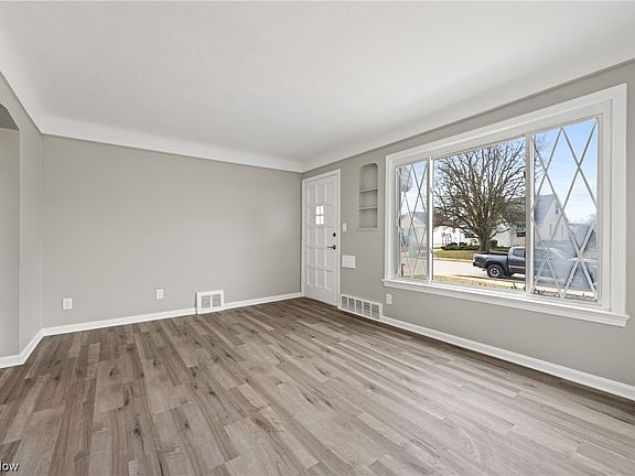 3rd image of 1613 Fruitland Ave