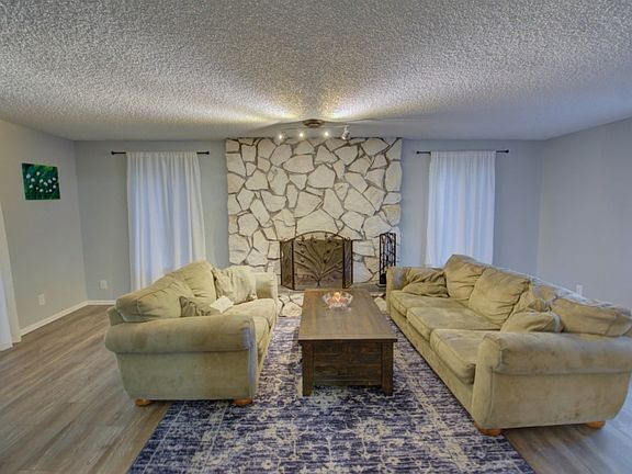 3rd image of 2333 Lakemoor Dr SW