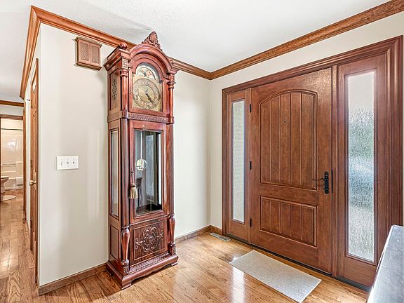 4th image of 22557 Winchester Dr