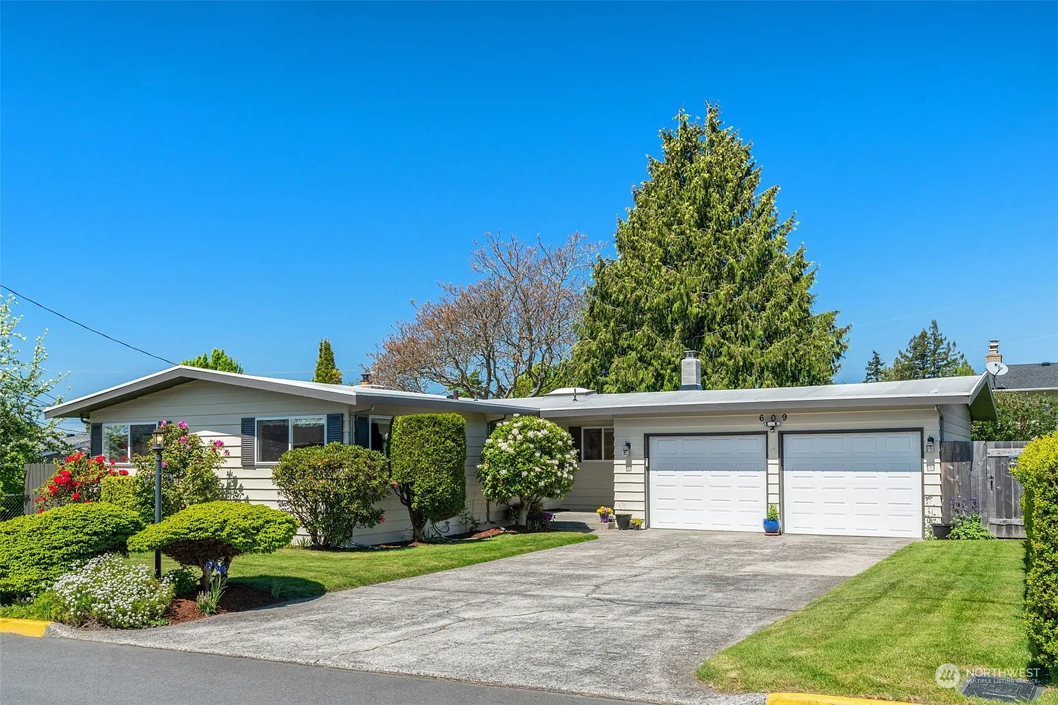 609 Aloha Way photo 1