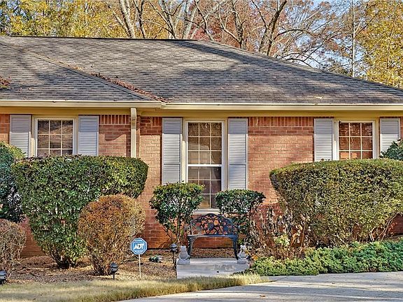4th image of 1996 Crescent Dr