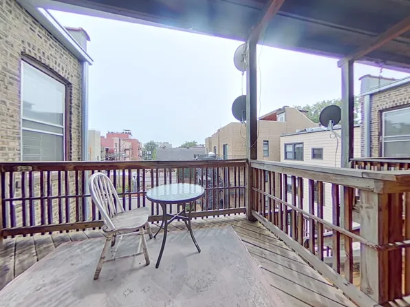 1015 W School St #3, Chicago, IL 60657