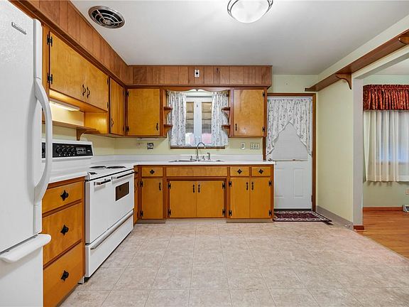 5th image of 245 Campbell Ave