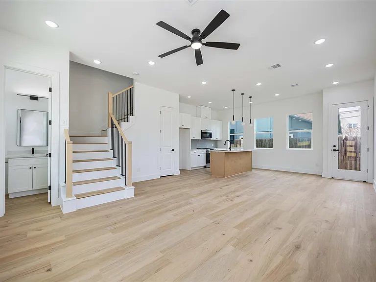 4804 Carmen St #B — Photo 6