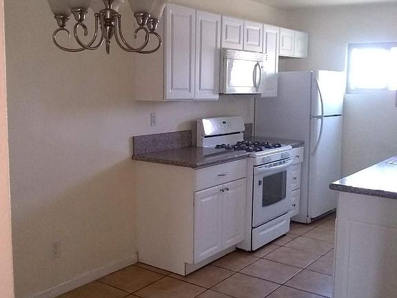 5th image of 835 E 18th St APT 15