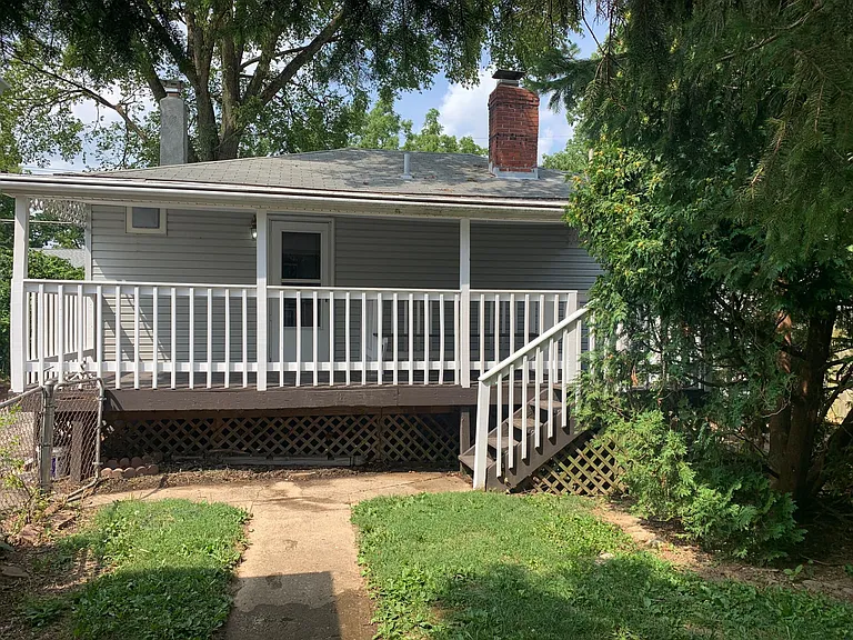 4513 Leslie Ave — Photo 2