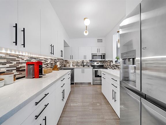 2nd image of 1800 SW 5th Ave #1