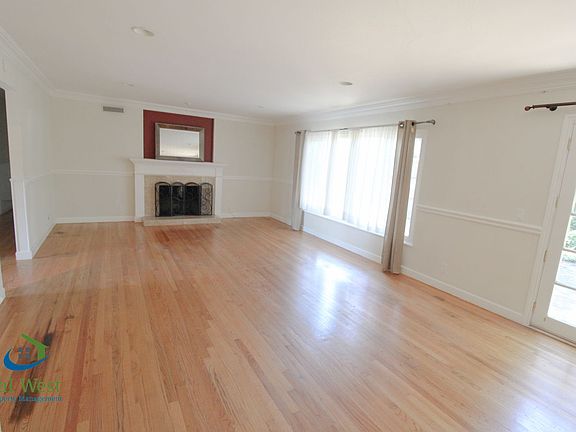 3rd image of 971 Dana Ave