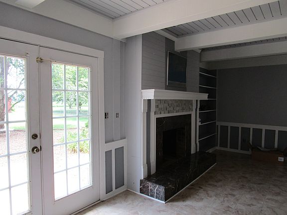 2nd image of 1229 Lois Ln