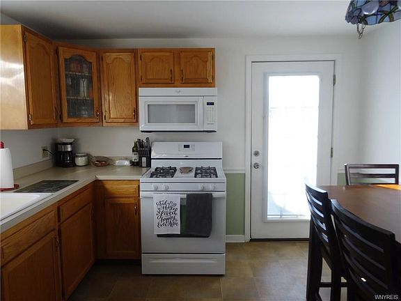 3rd image of 228 Oakridge Ave