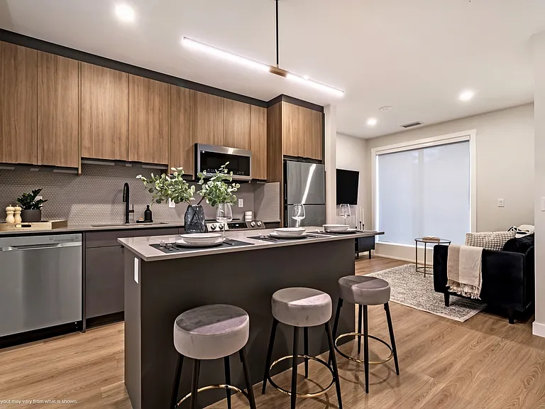 909 5th Ave SW #813 — Photo 1
