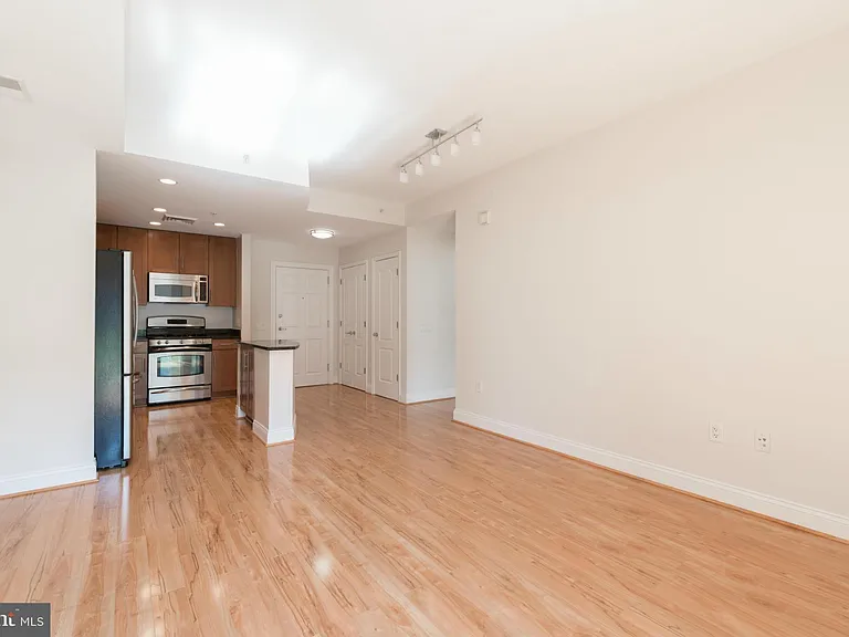 525 N Fayette St #420 — Photo 9