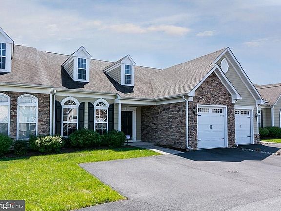 2nd image of 6 Blue Stream Ln #128