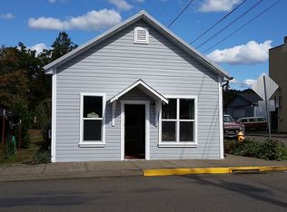 206 NE 2nd St, Oakland, OR 97462