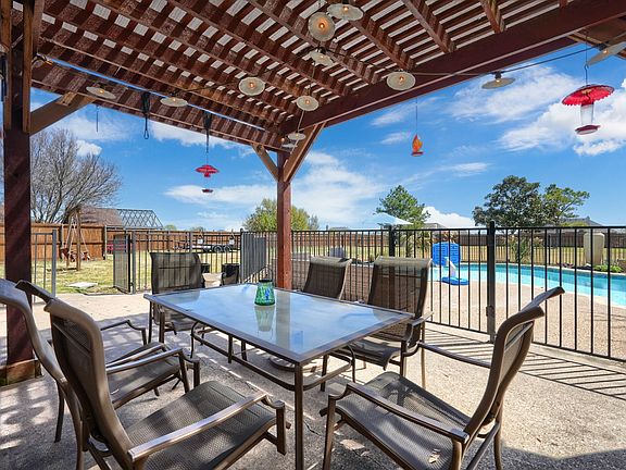5th image of 18066 Langford Ln