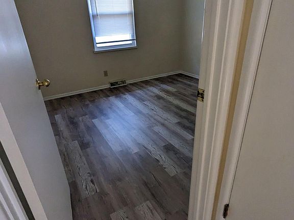 5th image of 11434 E 27th Ter S