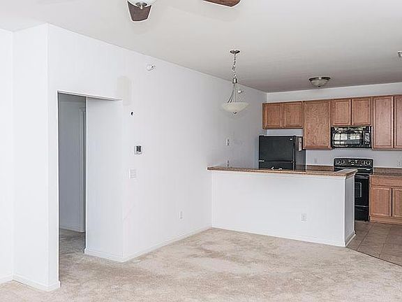 3rd image of 1011 E Summerfield Glen Cir