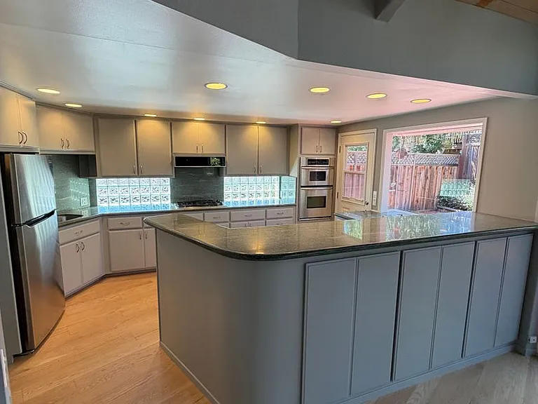 2000 Forest Ave — Photo 5