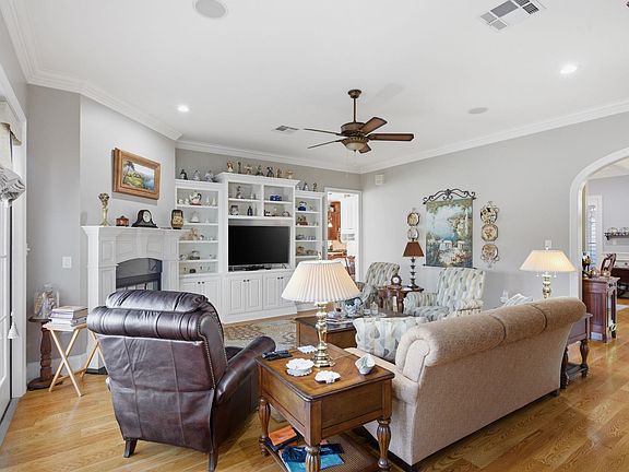 5th image of 3728 Yorkshire Dr