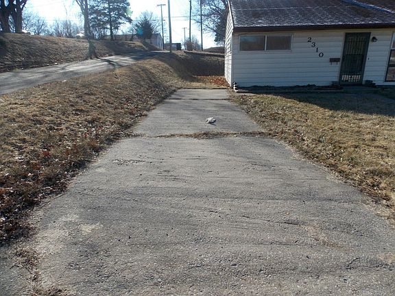 2nd image of 2310 Sycamore Ct