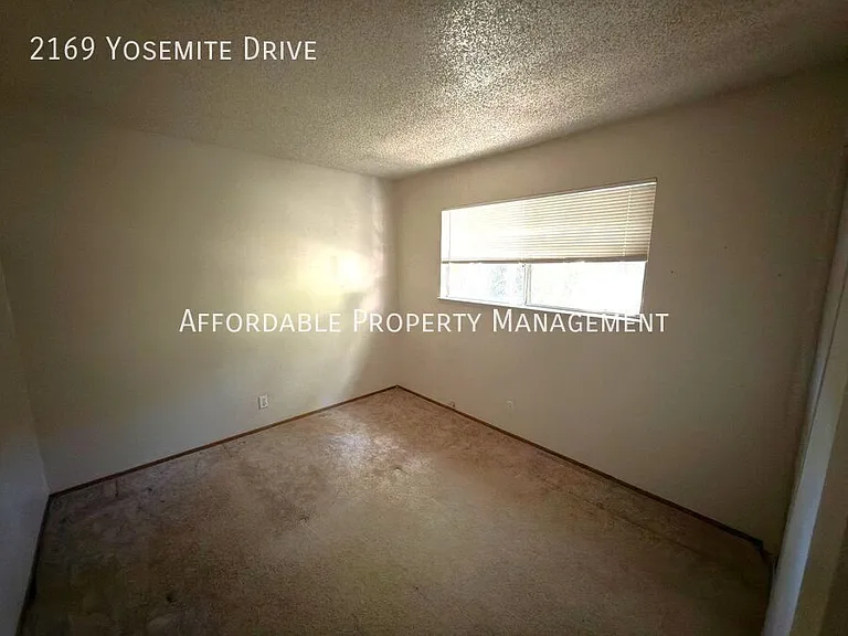 2169 Yosemite Dr — Photo 12