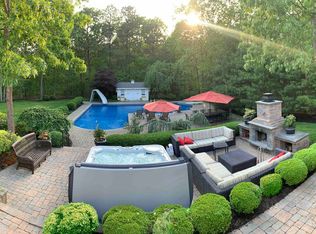 10 Messina Ave, Center Moriches, NY 11934