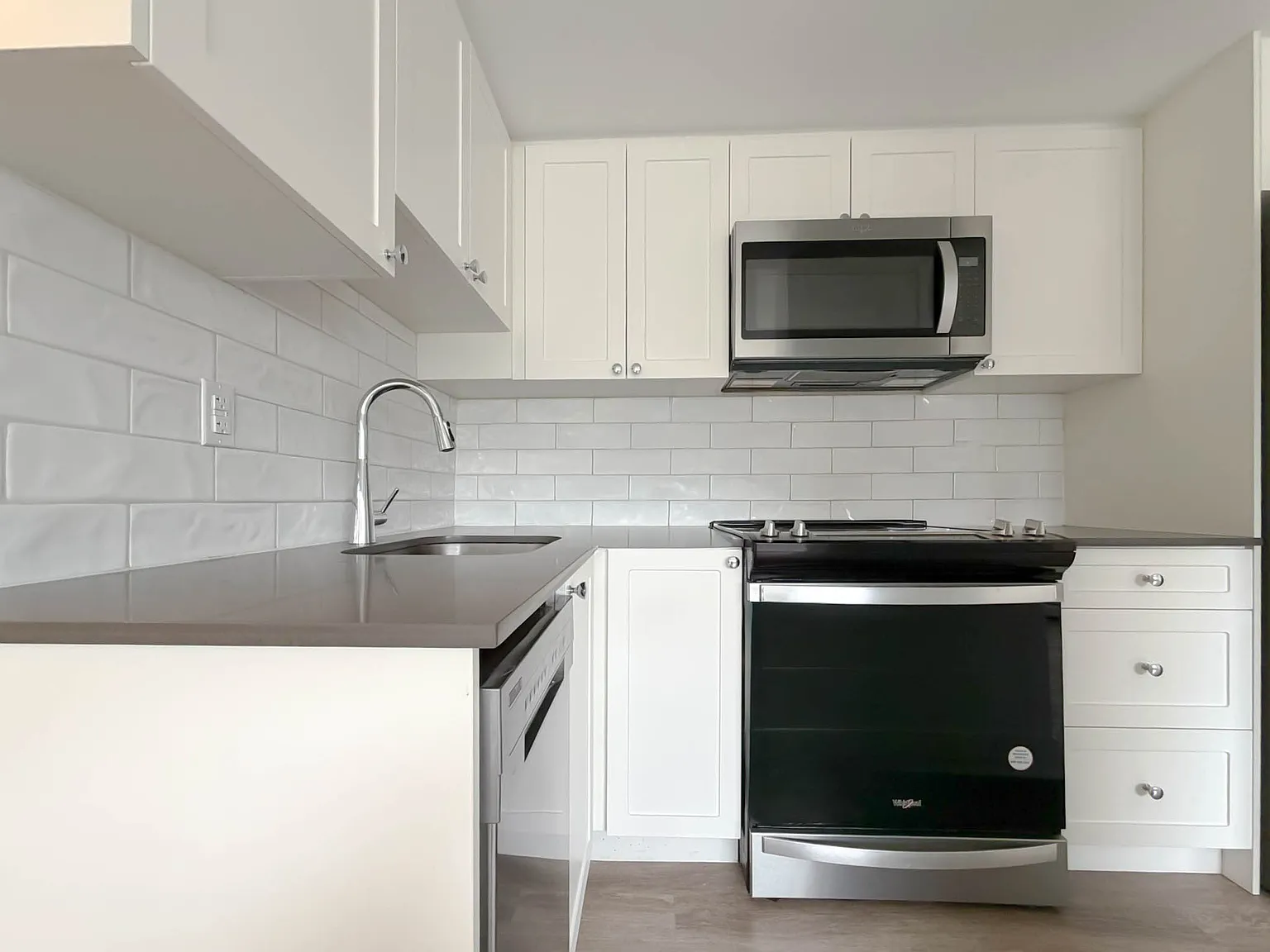 1255 Pendrell Street — Photo 4