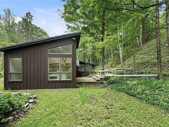 2nd image of 470 Beam Hill Rd