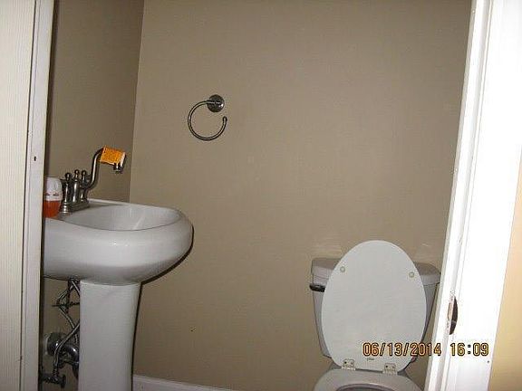 5th image of 428 Montgomery St