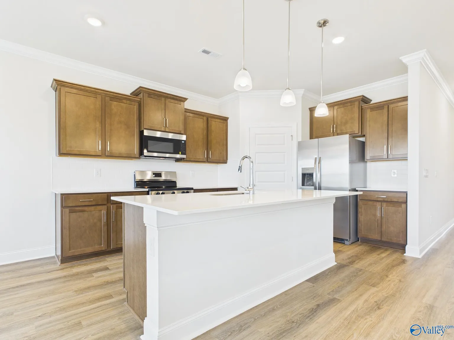 4 bed, 3.0 bath, 2019 sqft, $2,145 — Photo 4