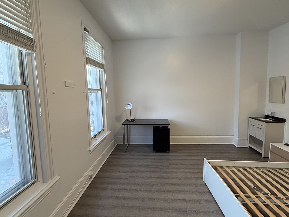 1st image of 119 Daly Ave #10