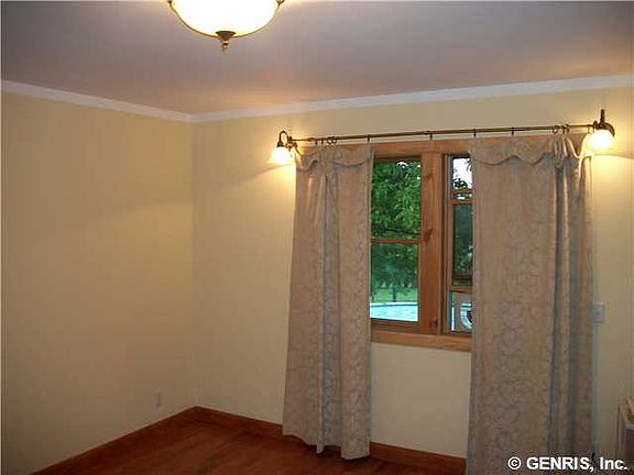 3rd image of 3201 Pineview Dr.
